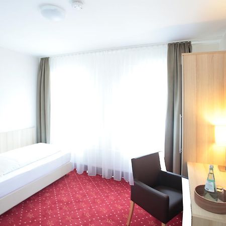 Hotel Zur Schloss-Schenke Нойвид Экстерьер фото